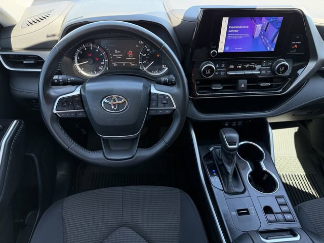 Used 2023 Toyota Highlander LE image 12
