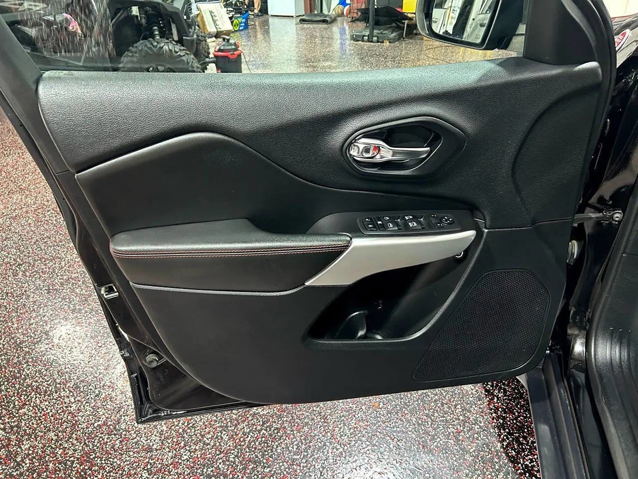 Used 2018 Jeep Cherokee Trailhawk w/ Cold Weather Group image 23