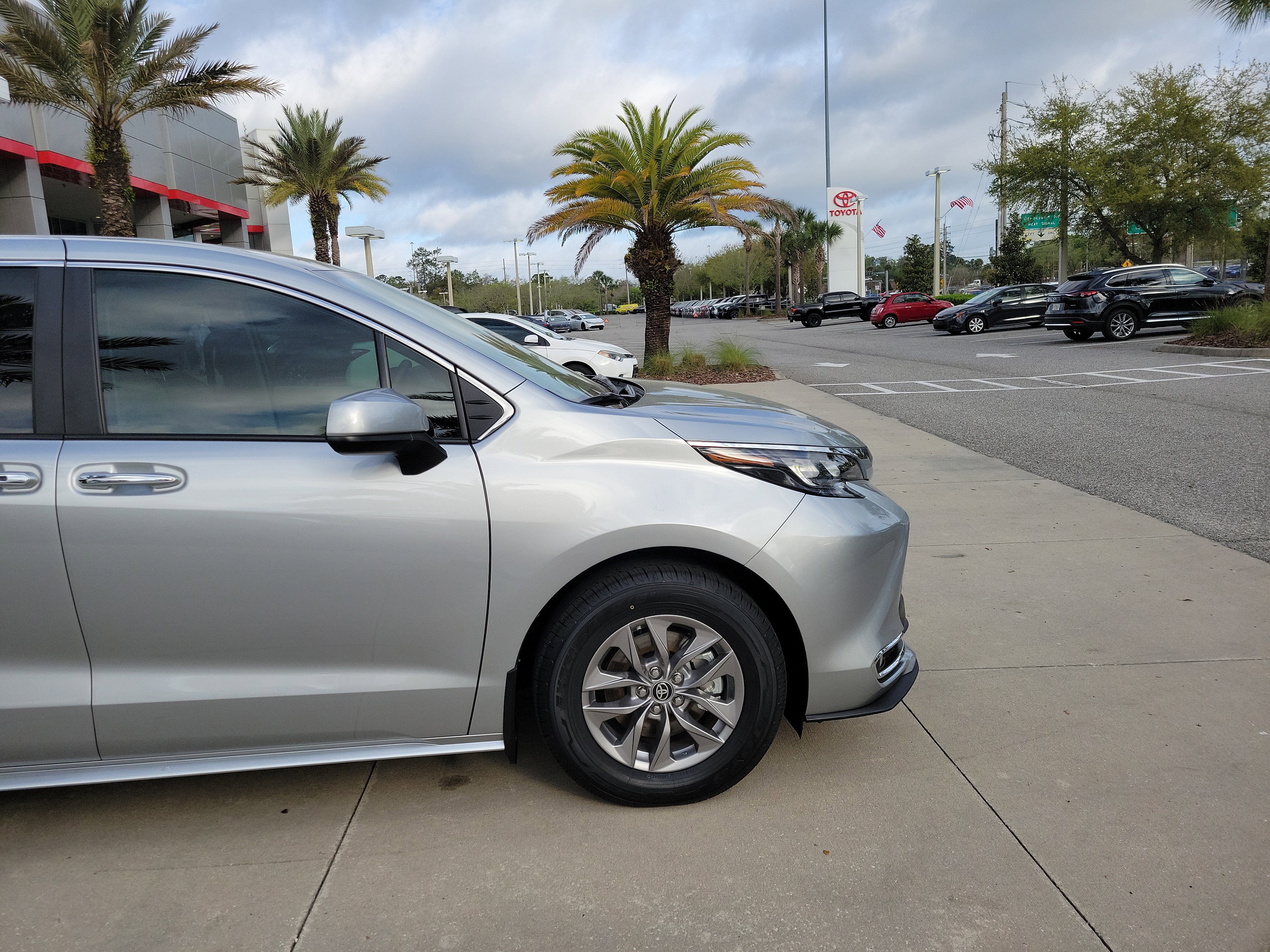 Certified 2024 Toyota Sienna XLE image 8