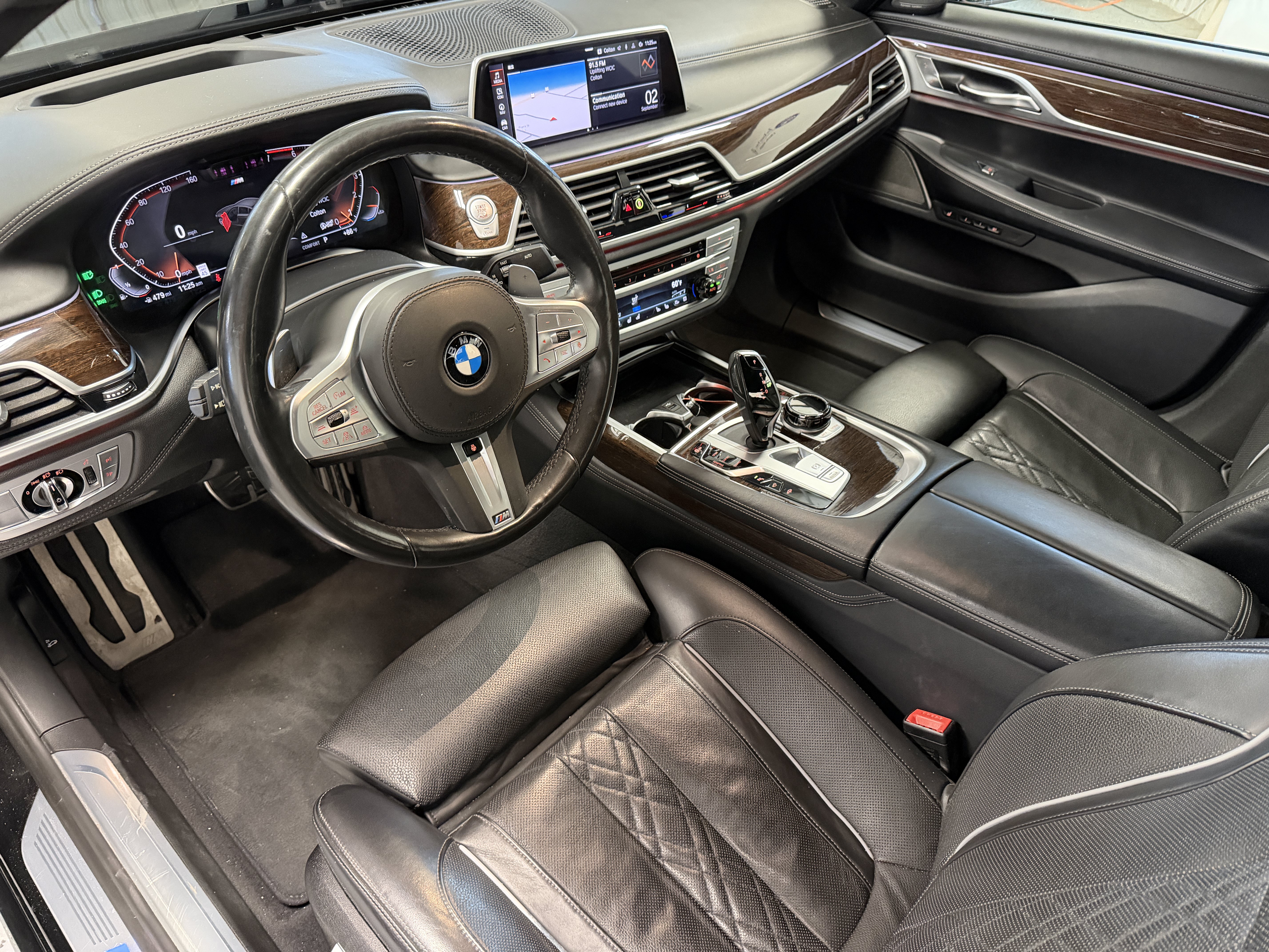 Used 2020 BMW 750i xDrive w/ Executive Package AWD/4WD image 4