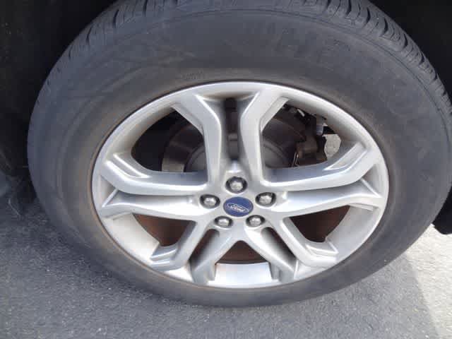 Used 2018 Ford Edge Titanium w/ Technology Package FWD image 16