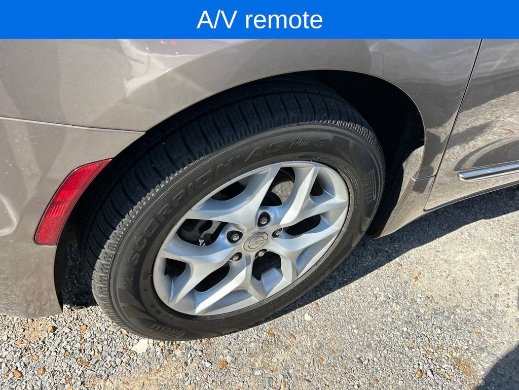 Used 2018 Chrysler Pacifica Touring-L Plus w/ Tire & Wheel Group FWD image 11