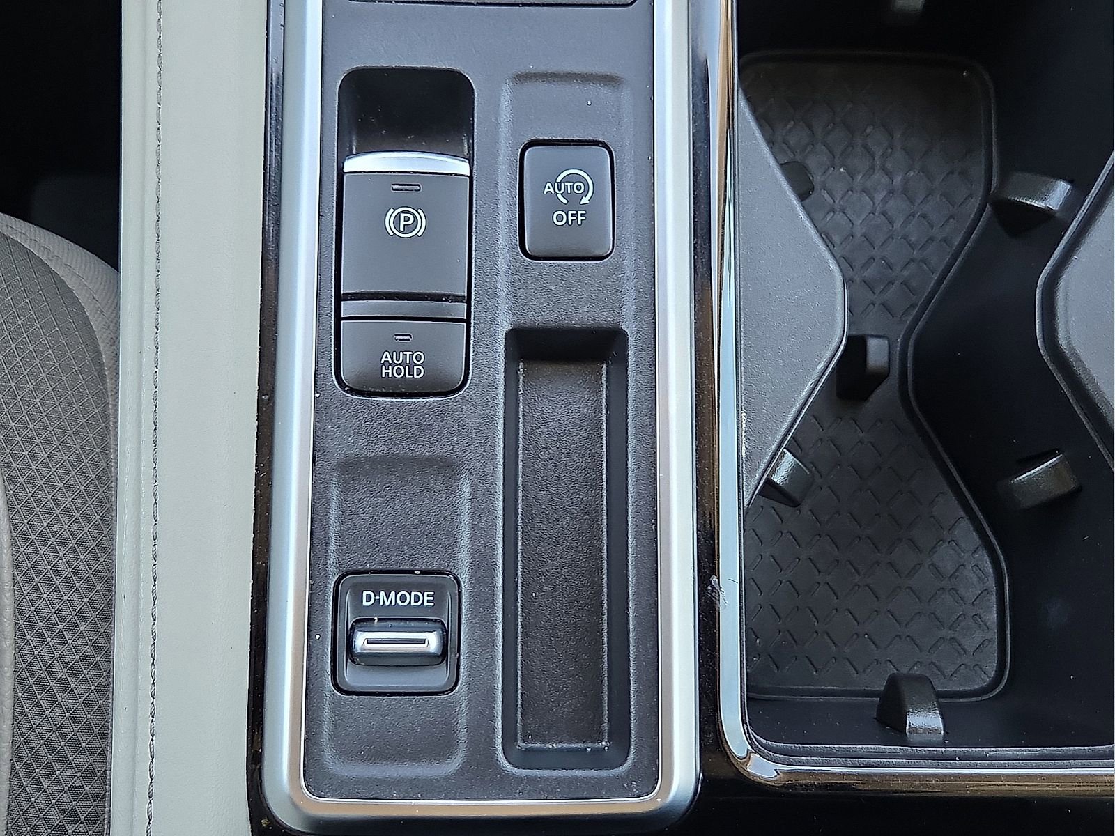 Used 2024 Nissan Pathfinder SL FWD image 19