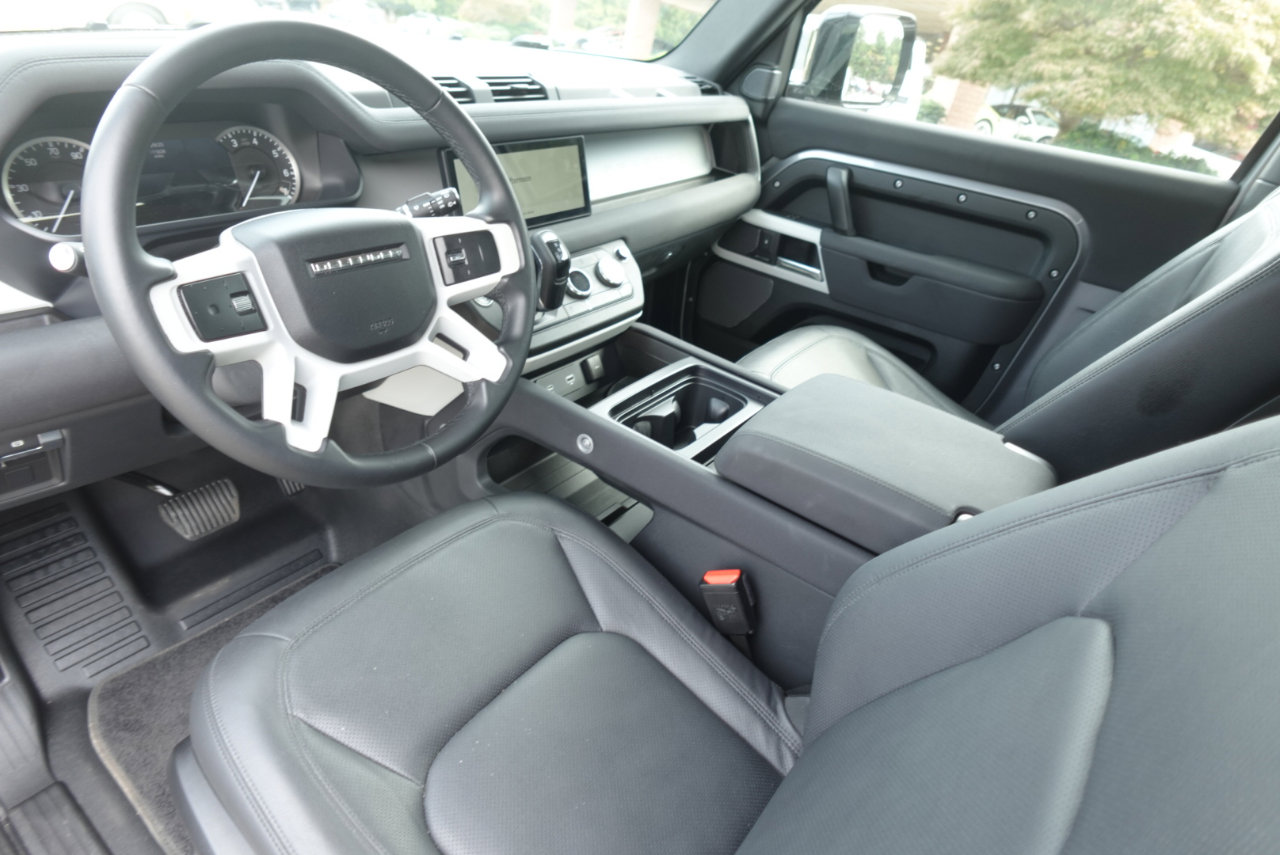 Used 2023 Land Rover Defender 90 S image 7