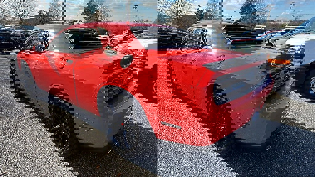 Used 2018 Dodge Challenger SXT w/ Blacktop Package image 7