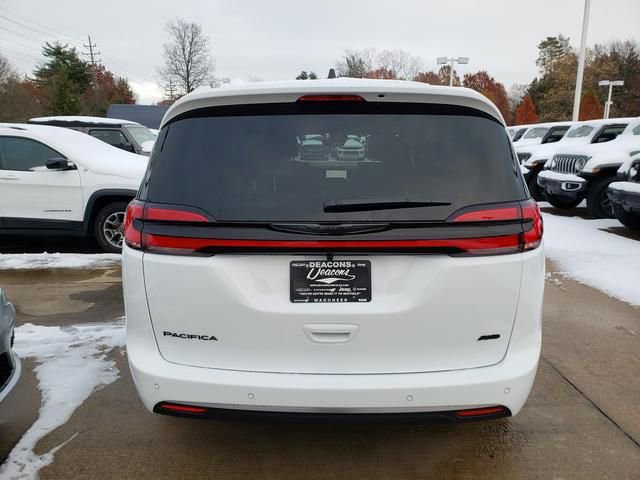 New 2026 Chrysler Pacifica Select image 5