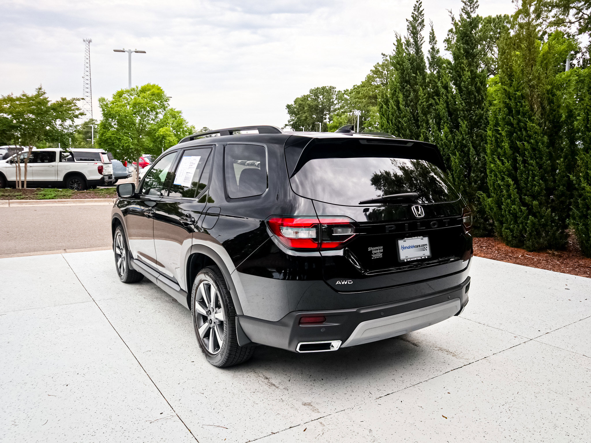 Used 2025 Honda Pilot Touring image 8