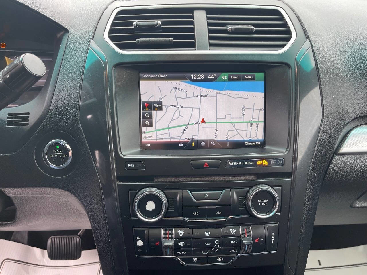Used 2016 Ford Explorer XLT w/ Equipment Group 202A image 16
