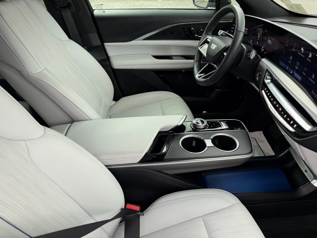 Used 2024 Cadillac Lyriq Sport image 15