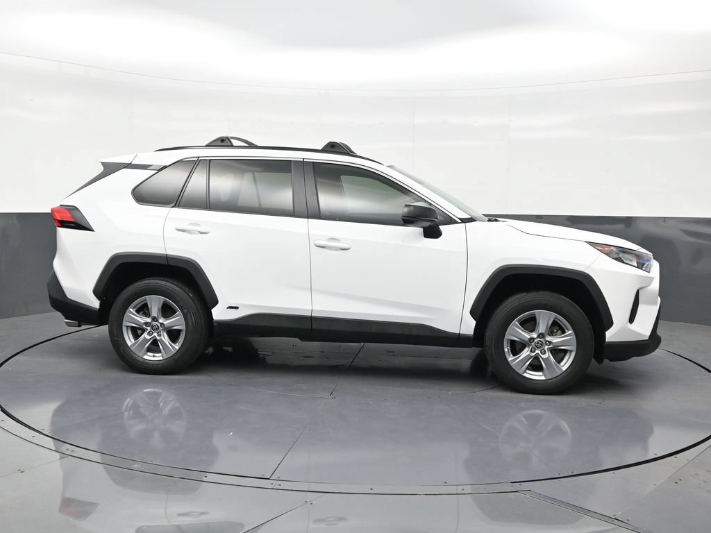 Used 2022 Toyota RAV4 LE AWD/4WD image 6