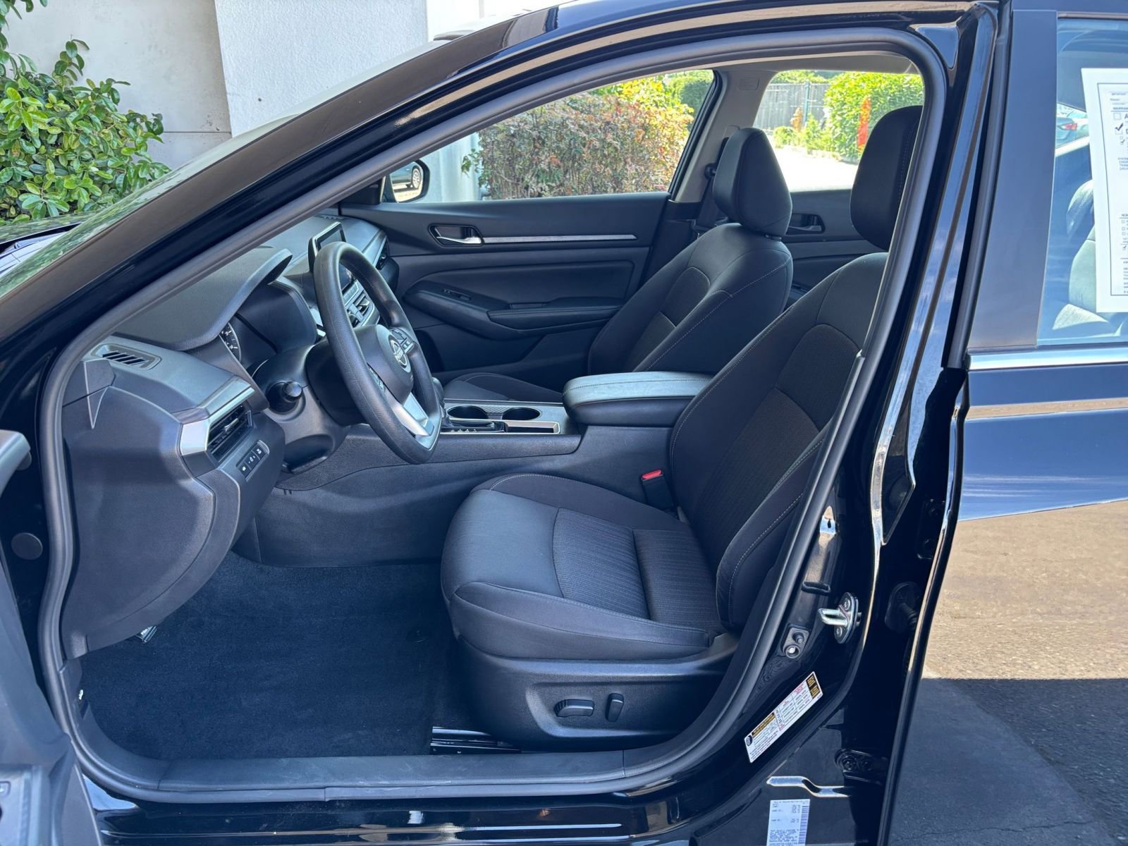 Used 2025 Nissan Altima 2.5 SV FWD image 28