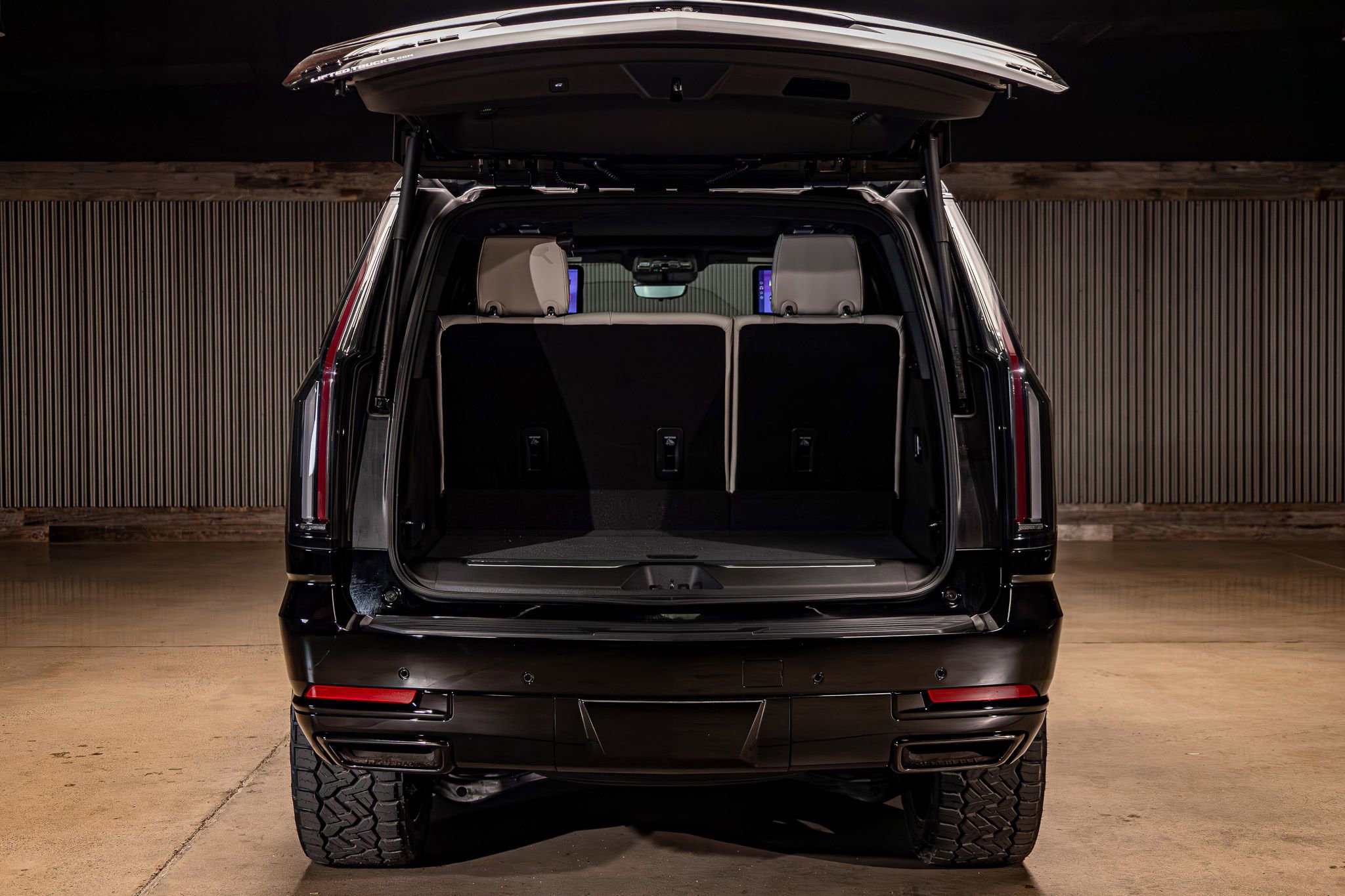 Used 2026 Cadillac Escalade Platinum Sport w/ LPO, ONYX Package image 8