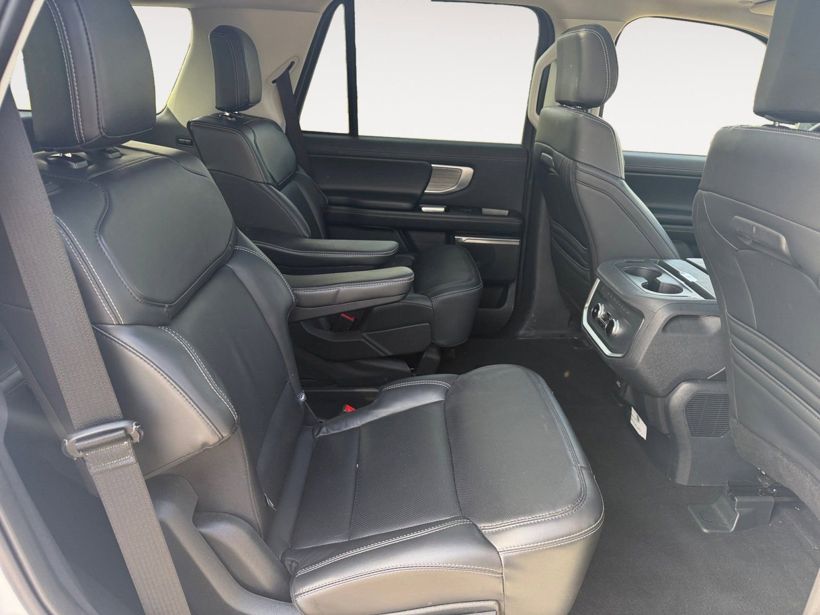 Used 2025 Ford Expedition Platinum image 13