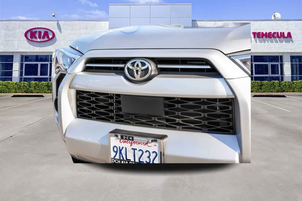 Used 2022 Toyota 4Runner SR5 AWD/4WD image 5
