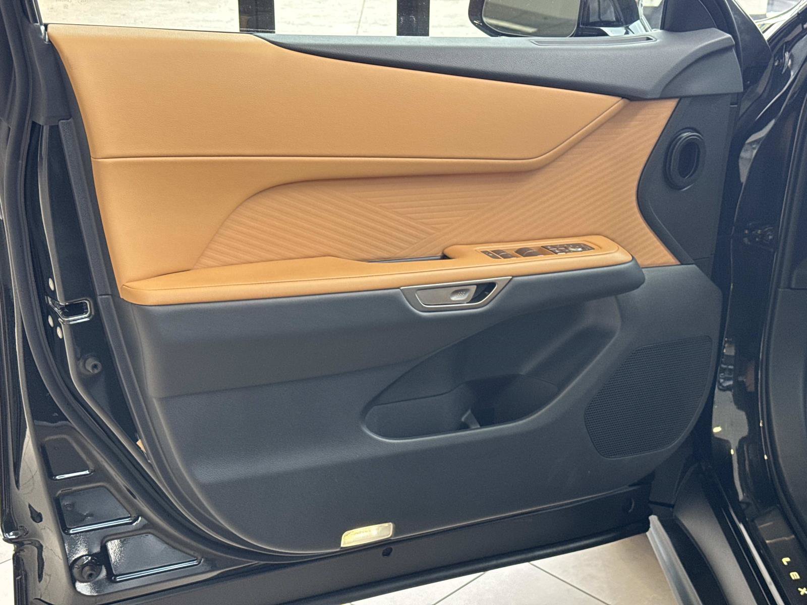 New 2026 Lexus ES 350e w/ Convenience Package FWD image 10