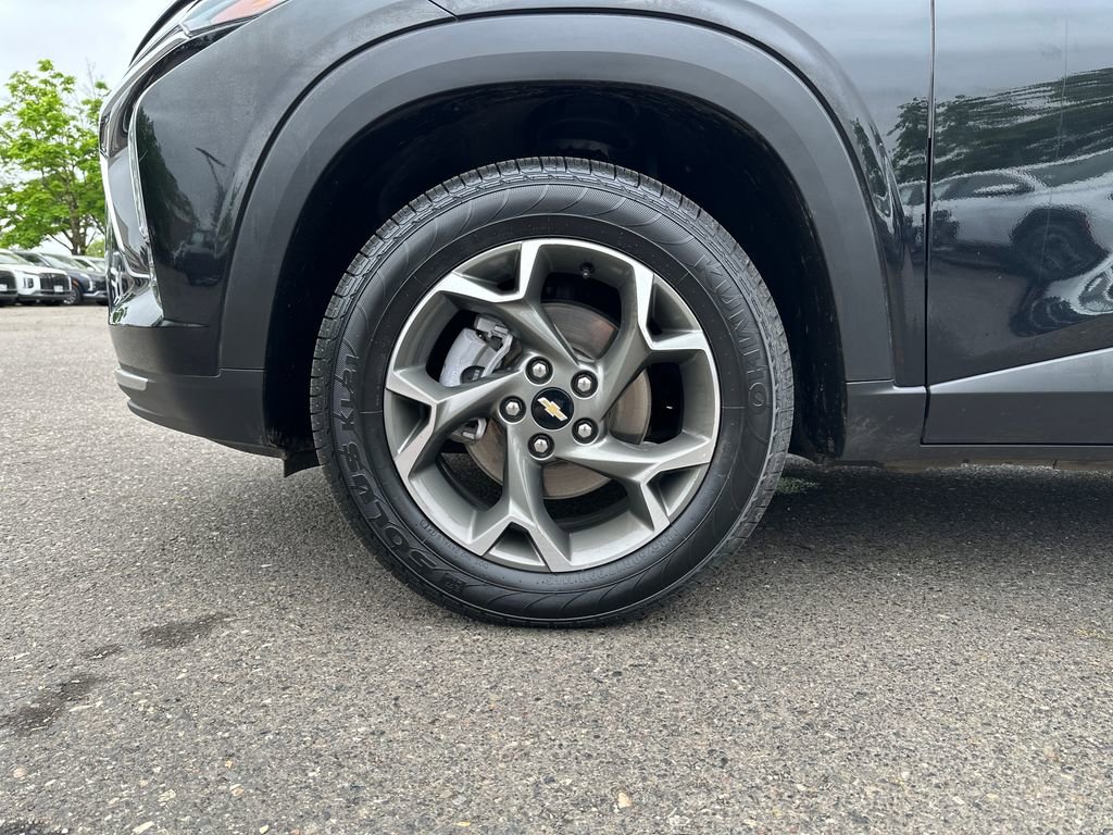 Used 2024 Chevrolet Trax LT w/ Driver Confidence Package FWD image 11