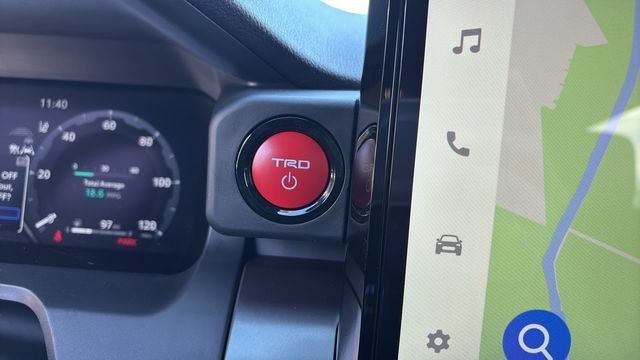 Used 2025 Toyota Tacoma TRD Off-Road AWD/4WD image 28
