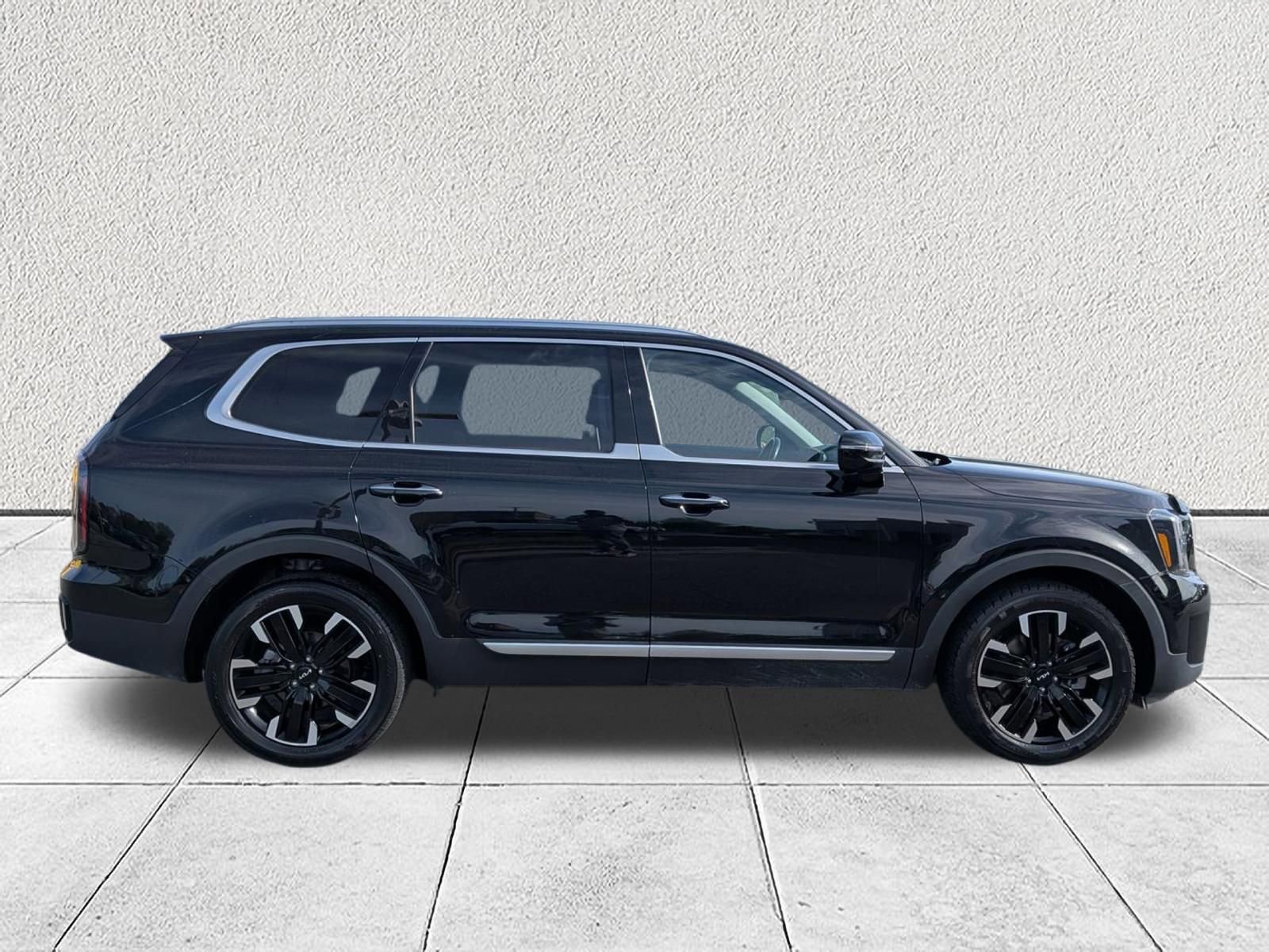 Used 2023 Kia Telluride SX image 2