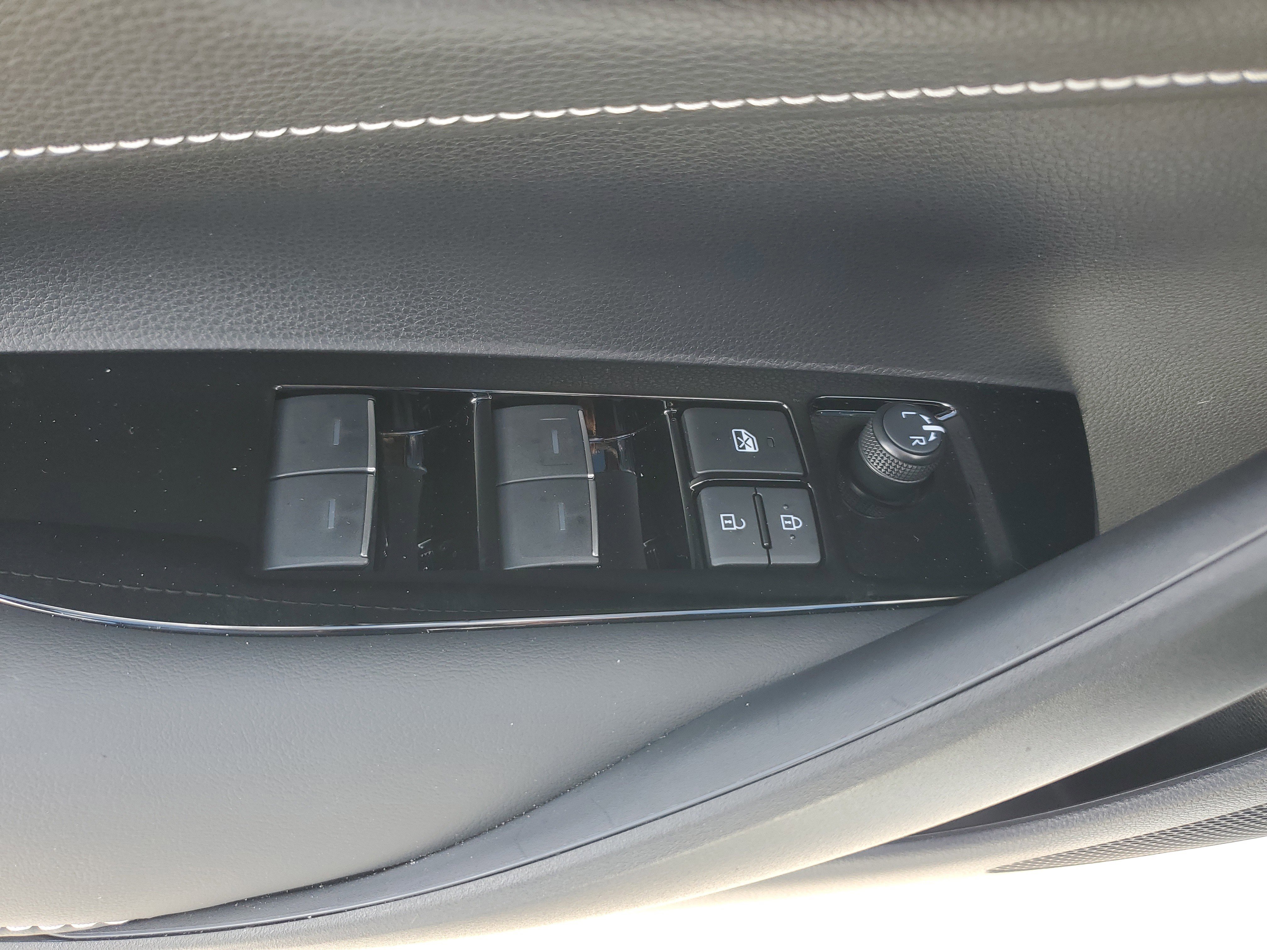 Used 2025 Toyota Corolla SE image 23