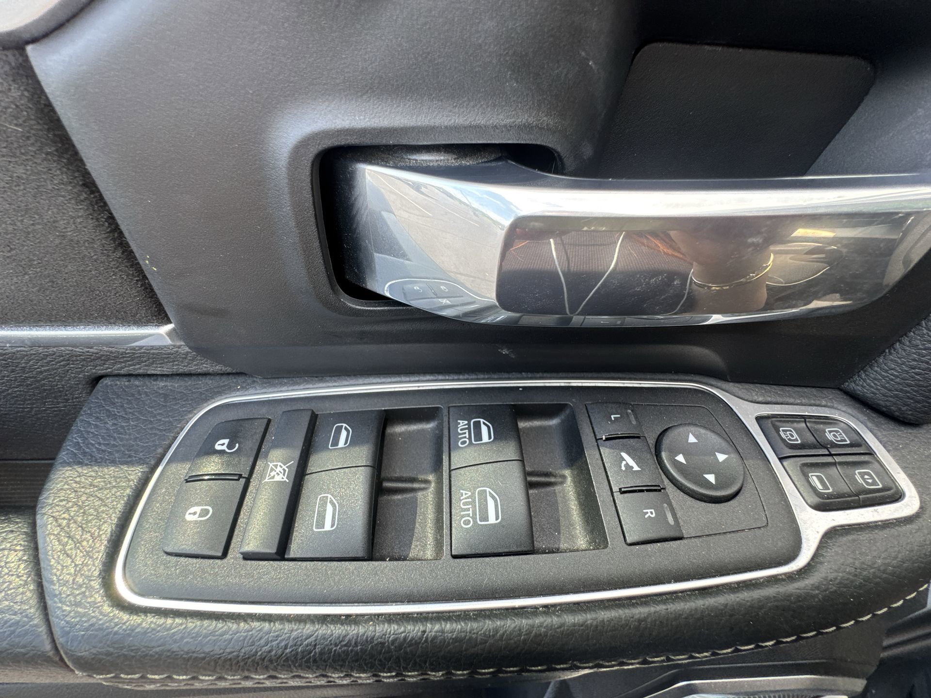 Used 2024 RAM 3500 Laramie w/ Towing Technology Group AWD/4WD image 13