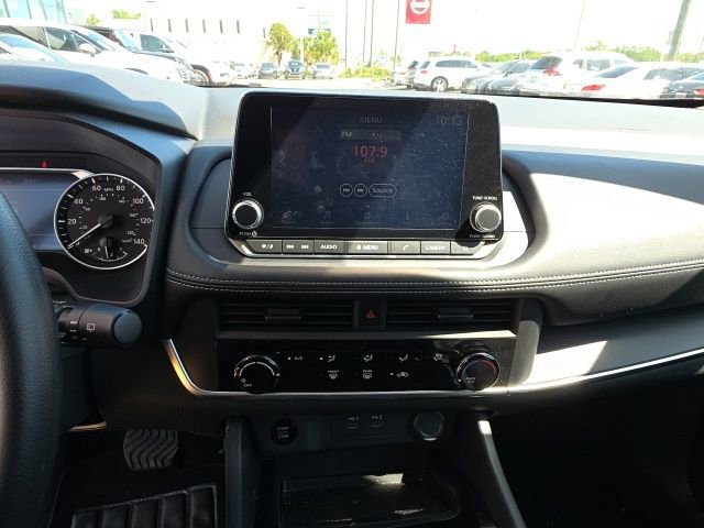 Used 2025 Nissan Rogue S FWD image 17
