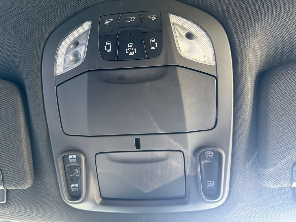 Used 2025 Chrysler Pacifica Limited FWD image 20