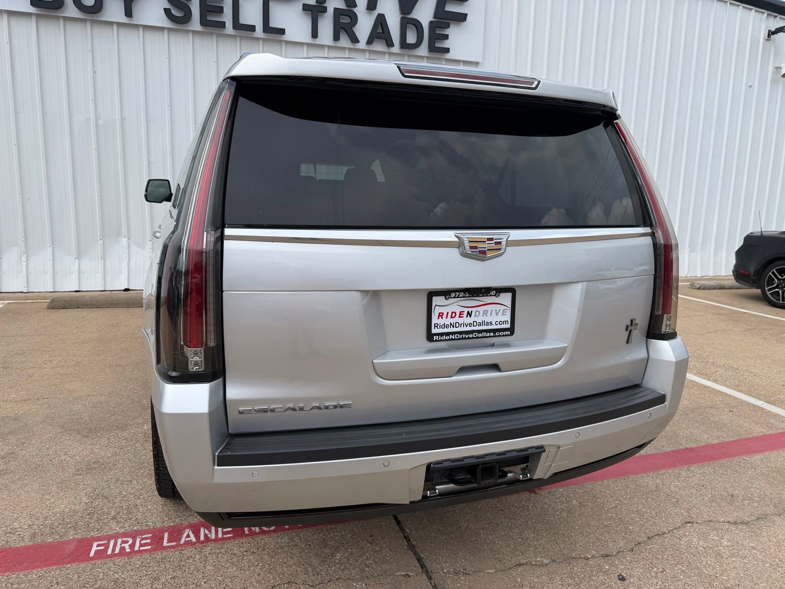 Used 2018 Cadillac Escalade ESV Luxury AWD/4WD image 5