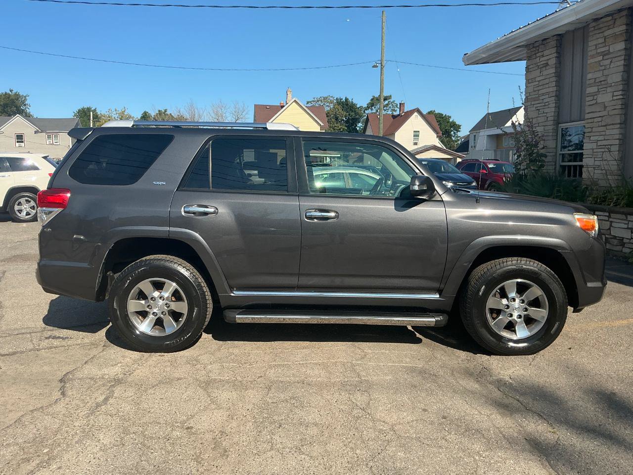 Used 2011 Toyota 4Runner SR5 w/ Convenience Pkg AWD/4WD image 2
