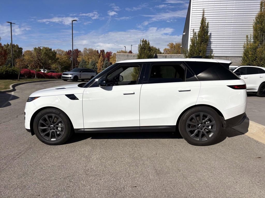 Certified 2025 Land Rover Range Rover Sport image 8