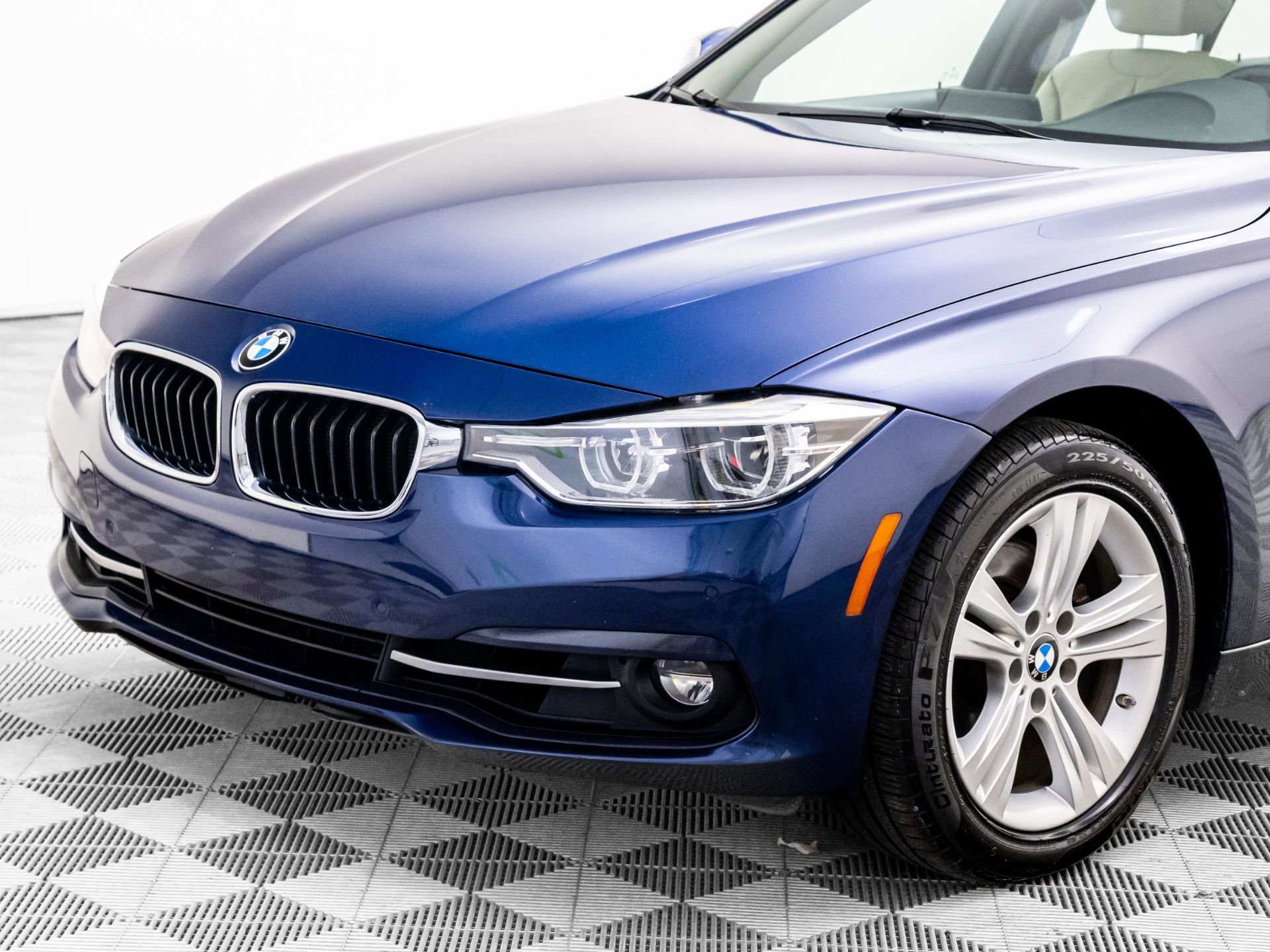 Used 2017 BMW 330i xDrive Sedan image 36