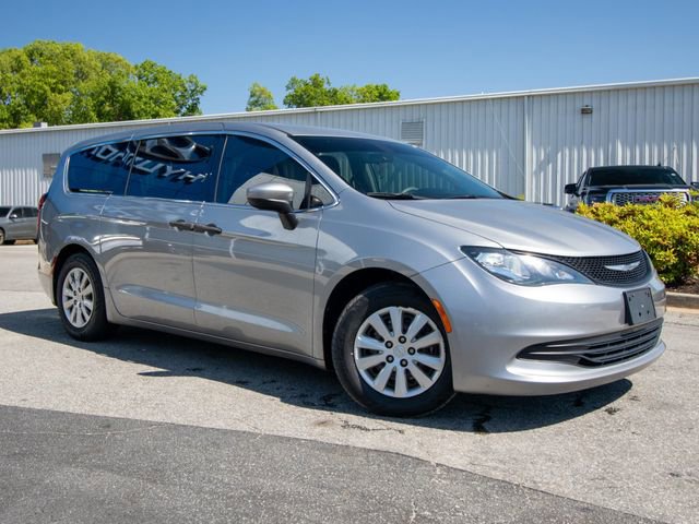Used 2018 Chrysler Pacifica L FWD image 2