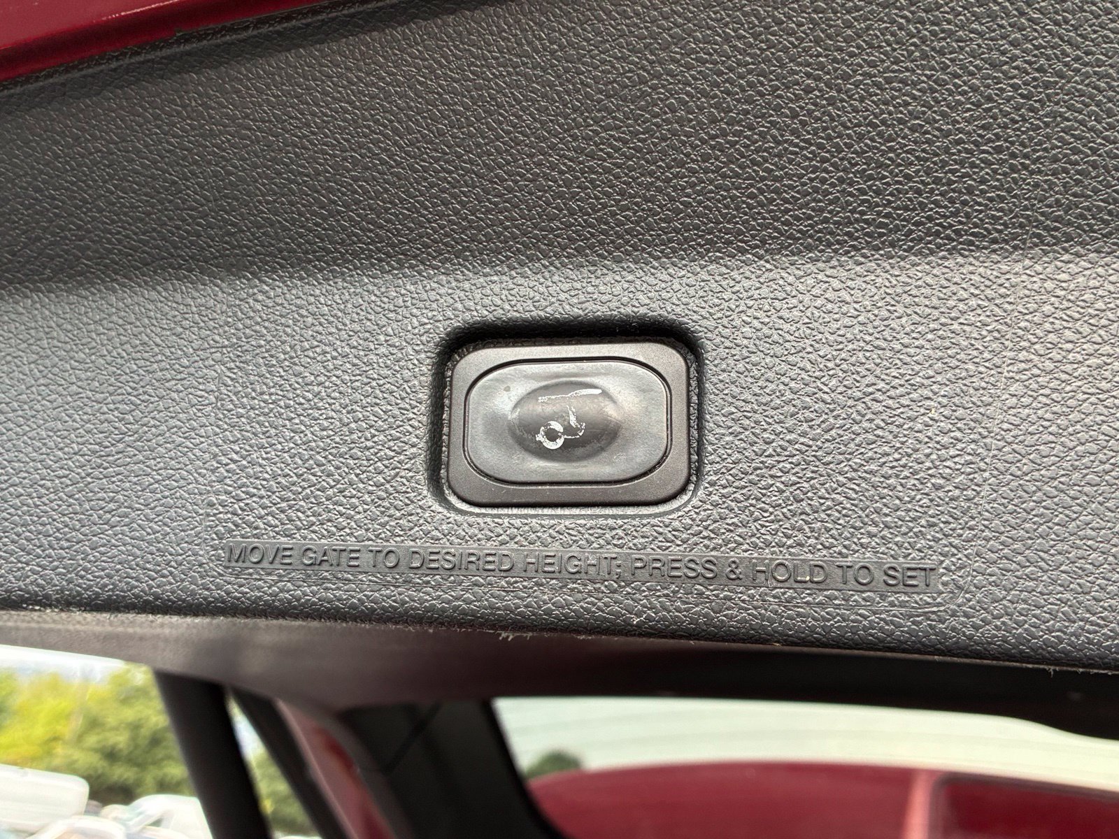 Used 2018 Ford Explorer XLT w/ Equipment Group 202A FWD image 18