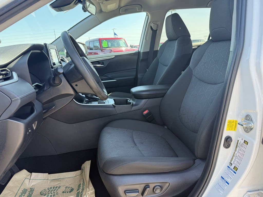 Used 2022 Toyota RAV4 XLE image 7