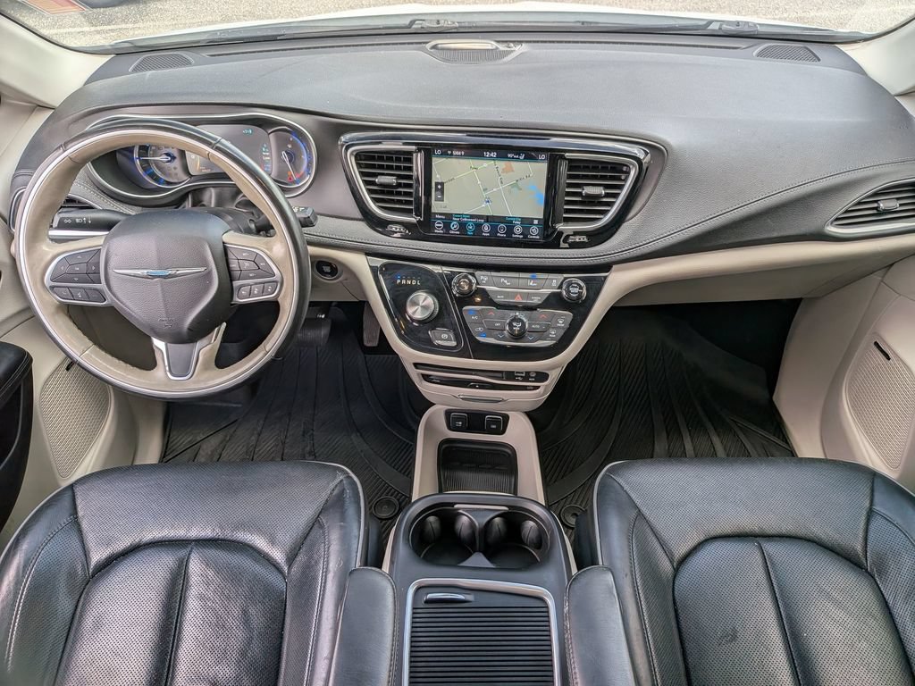 Used 2020 Chrysler Pacifica Limited w/ Advanced Safetytec Group FWD image 32