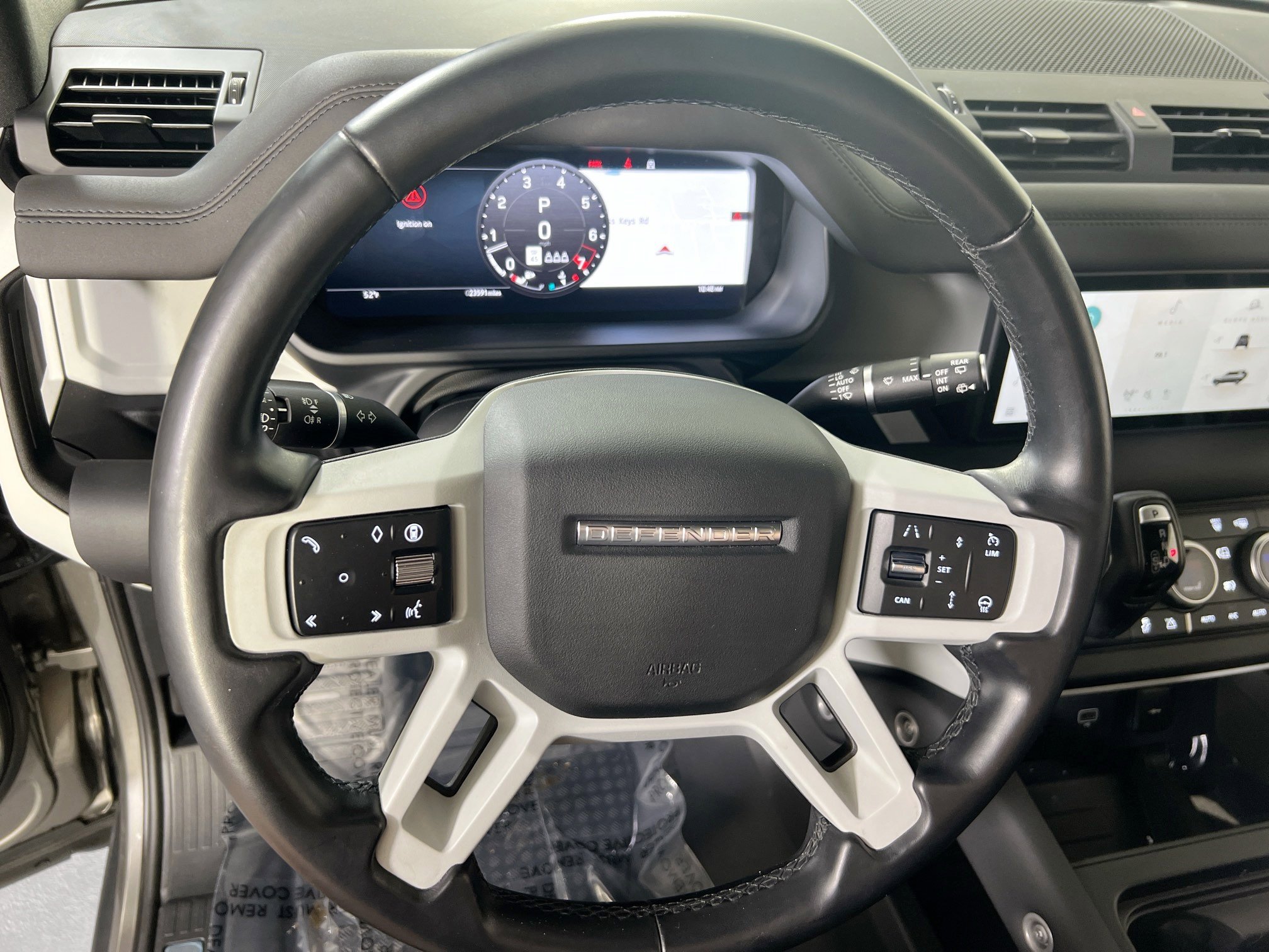 Used 2024 Land Rover Defender 110 X-Dynamic SE image 11