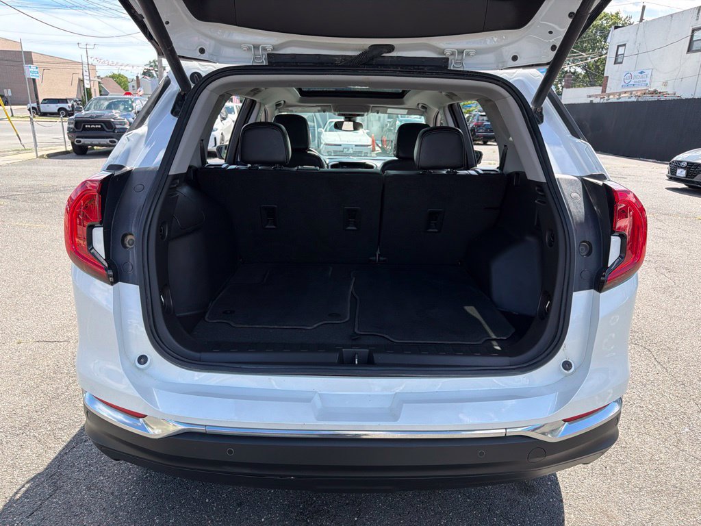 Used 2022 GMC Terrain SLT w/ Infotainment Package II AWD/4WD image 14