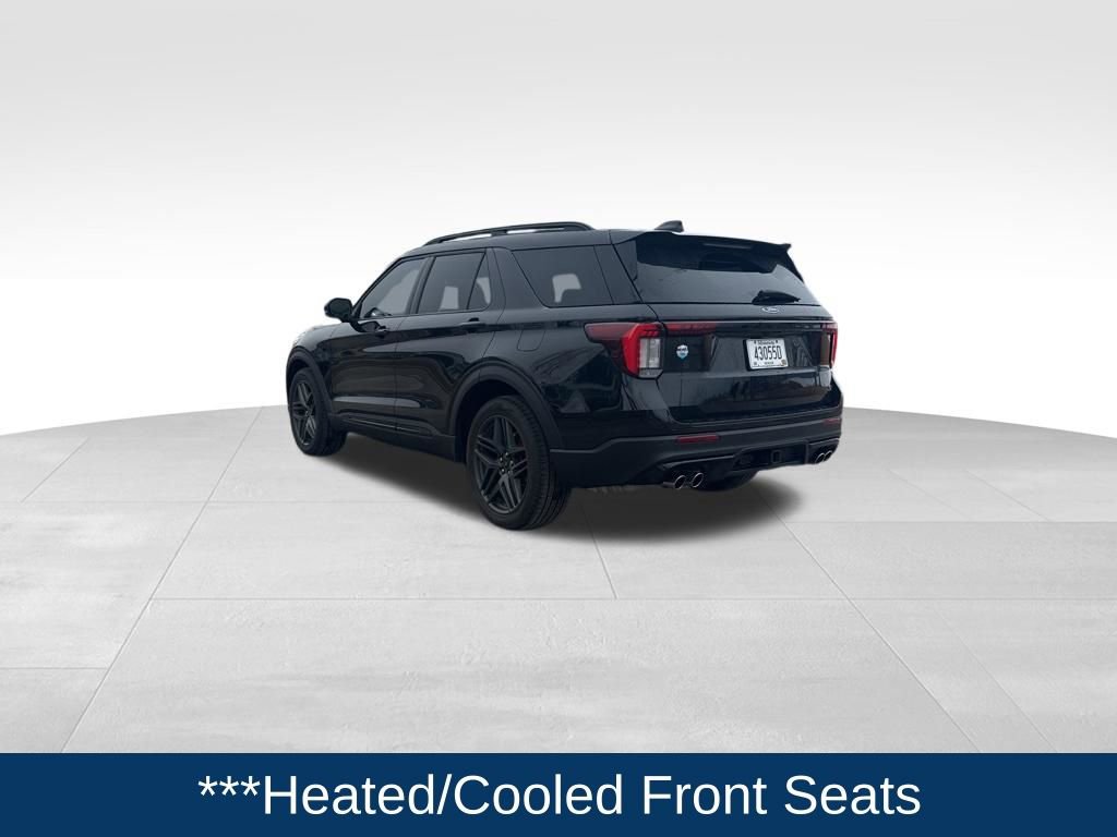 Used 2025 Ford Explorer ST image 3