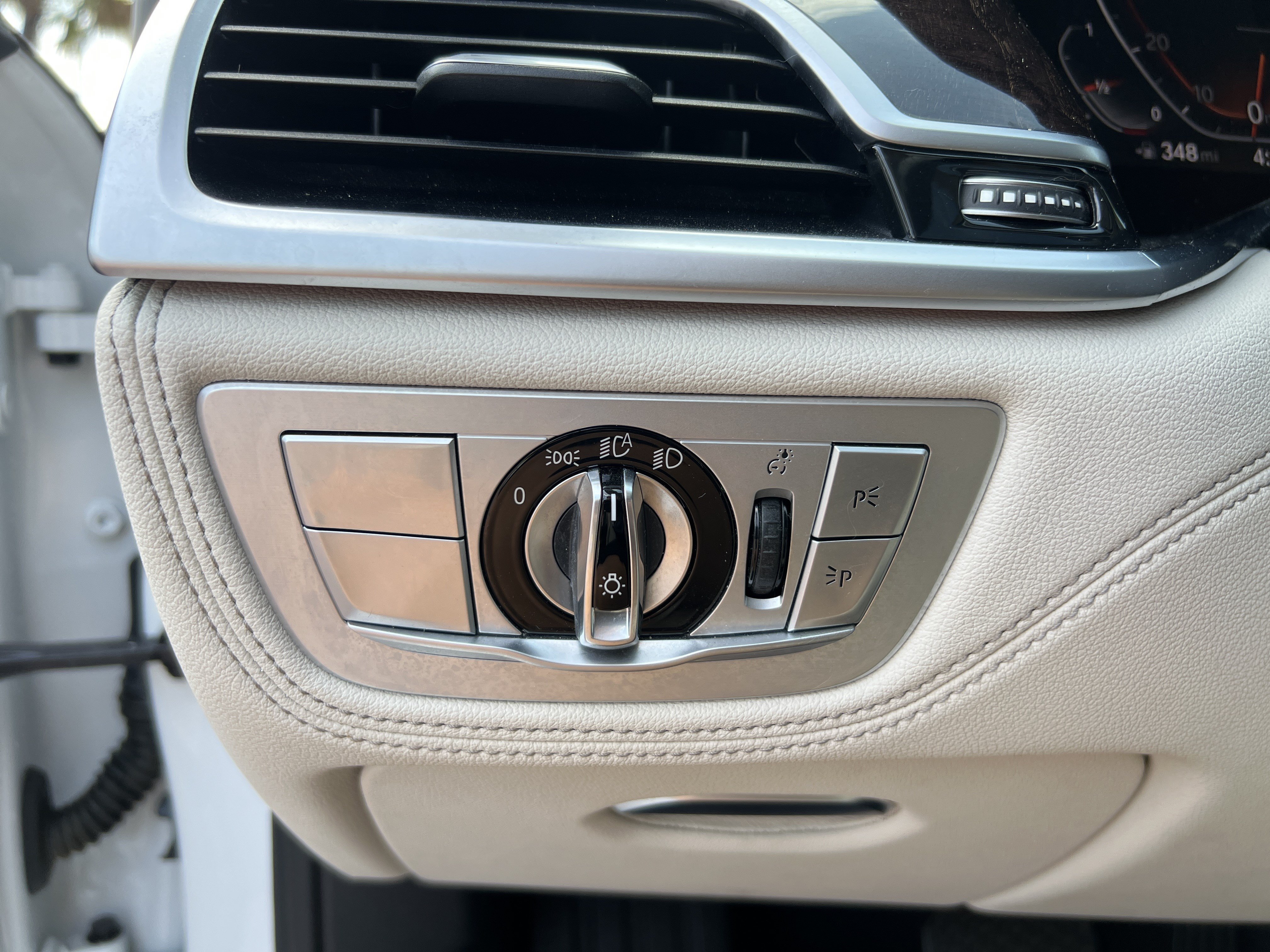 Used 2020 BMW 740i w/ Premium Package RWD image 38