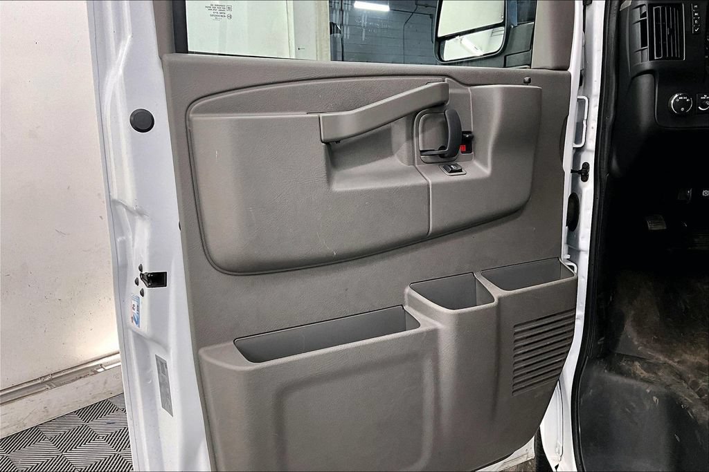 Used 2025 Chevrolet Express 2500 w/ Driver Convenience Package RWD image 24