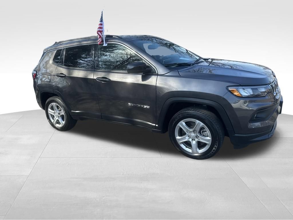 Used 2024 Jeep Compass Latitude AWD/4WD image 9