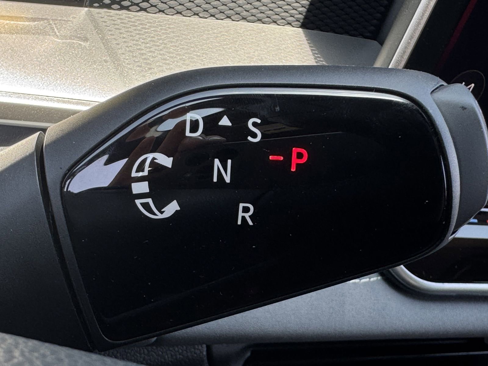 New 2026 Volkswagen Tiguan SE R-Line FWD image 21