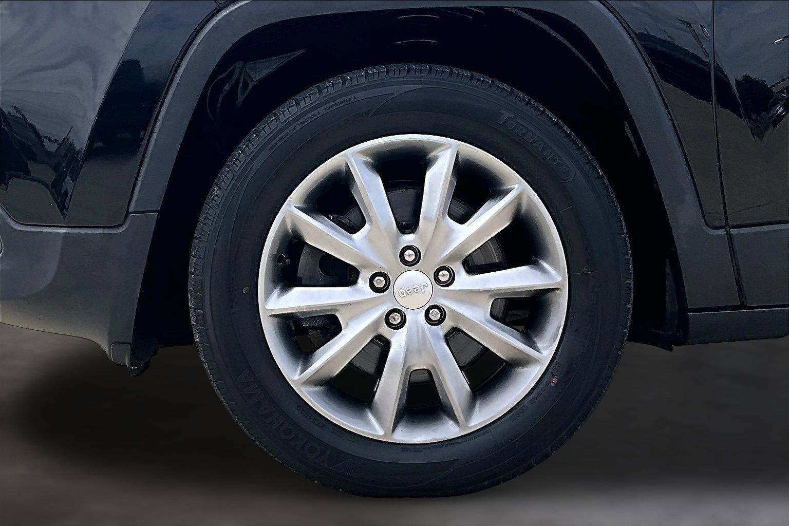 Used 2018 Jeep Cherokee Limited AWD/4WD image 10