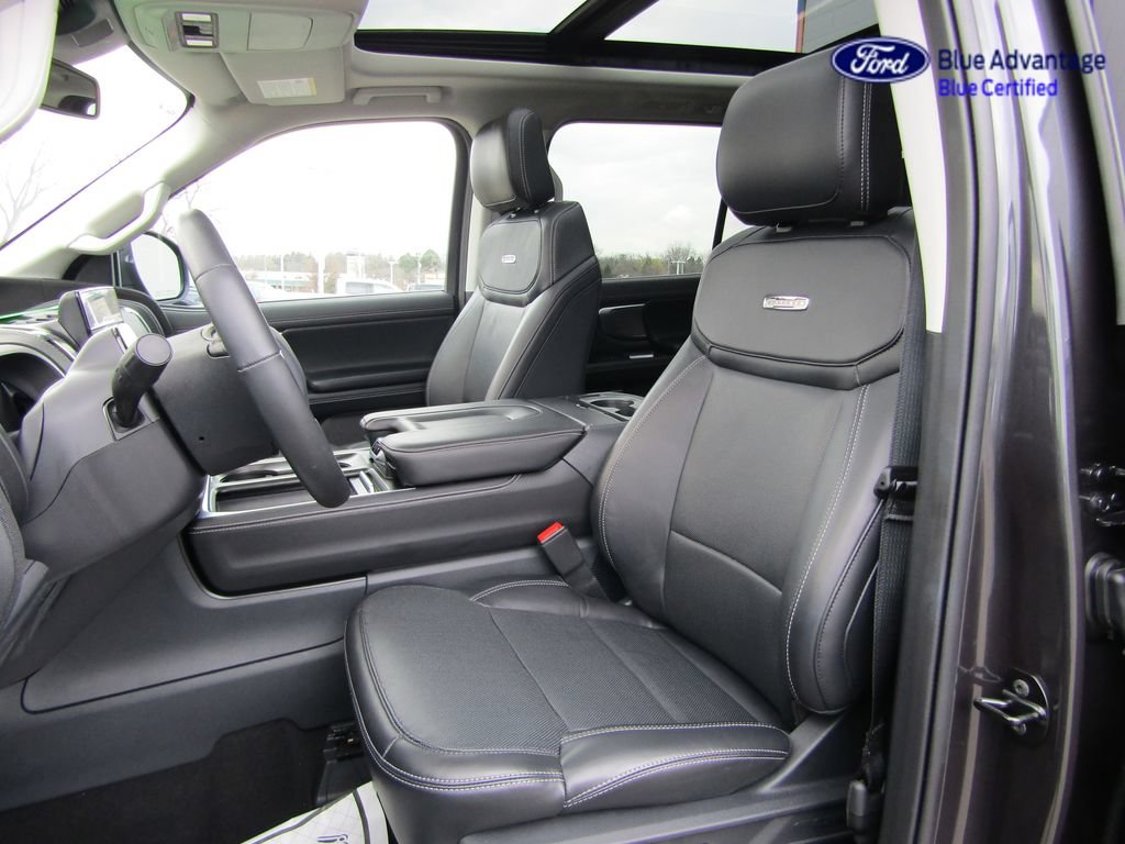 Certified 2025 Ford Expedition Platinum AWD/4WD image 3