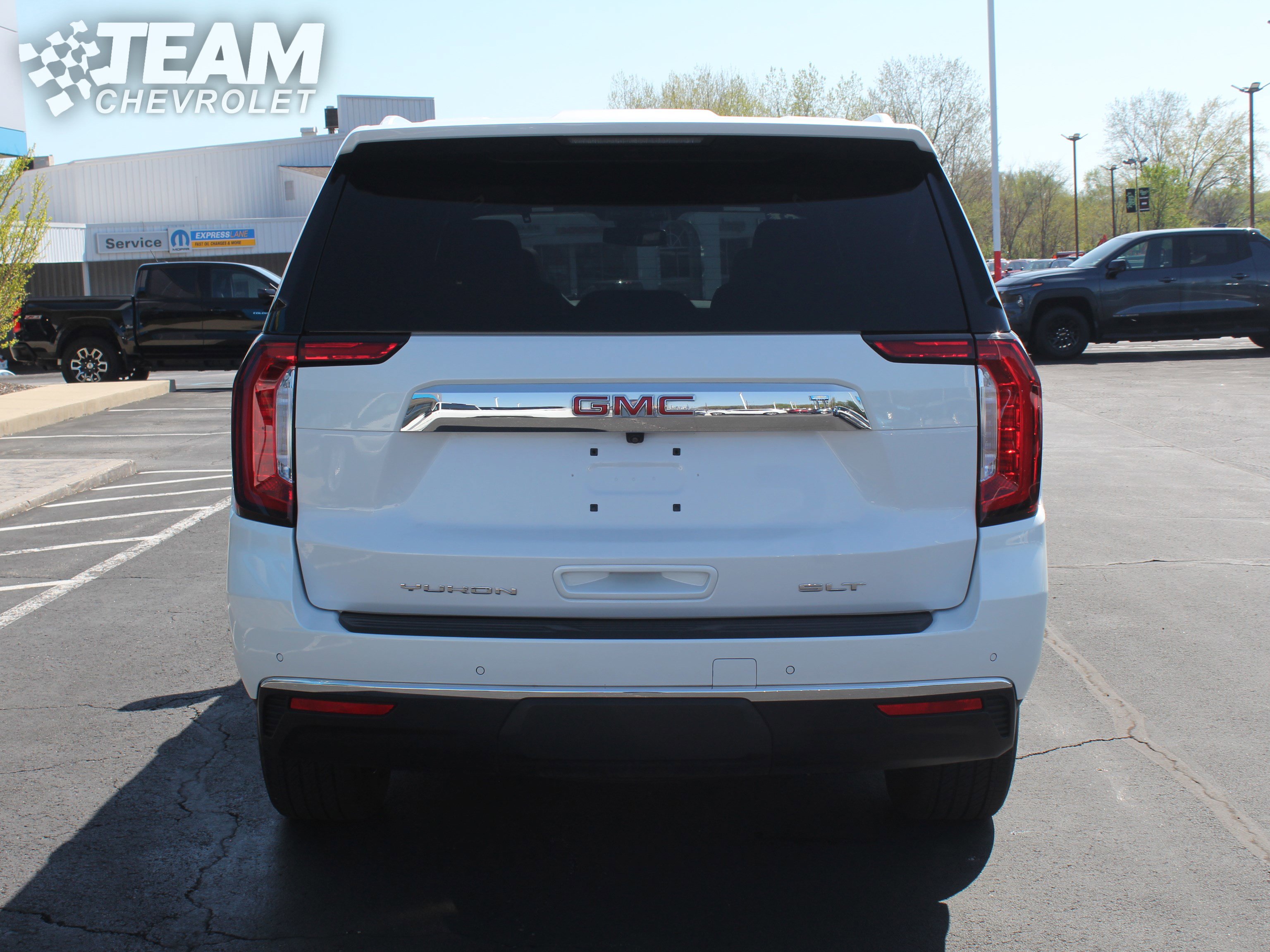 Used 2023 GMC Yukon SLT w/ SLT Luxury Package AWD/4WD image 5