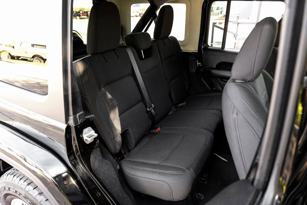 Used 2020 Jeep Wrangler Unlimited Sahara image 45