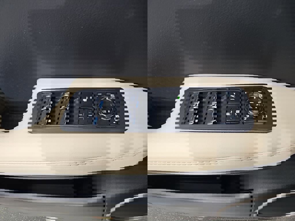 Certified 2021 Lexus RX 350L Premium w/ Premium Package image 31