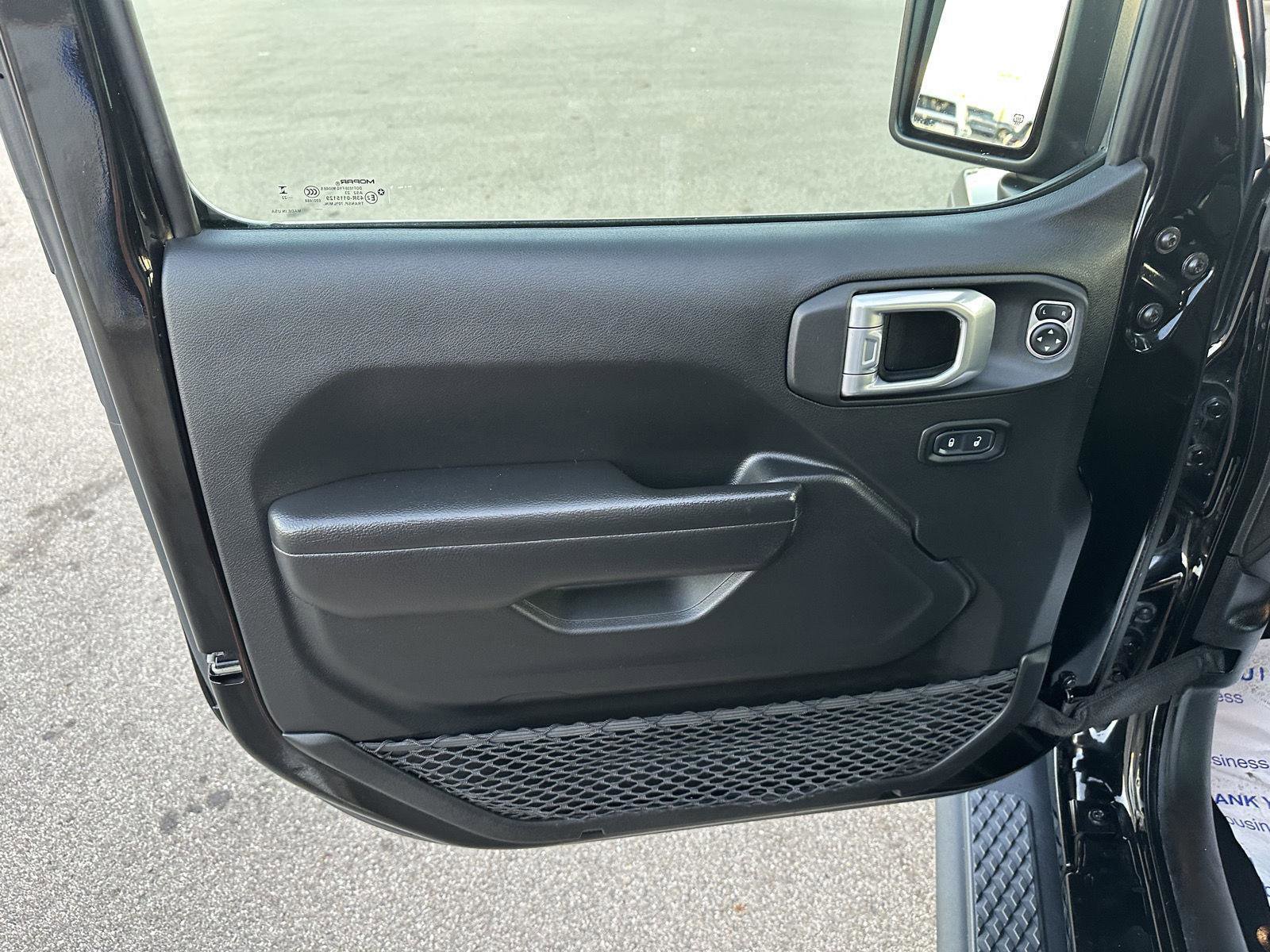 Used 2023 Jeep Gladiator Sport image 18