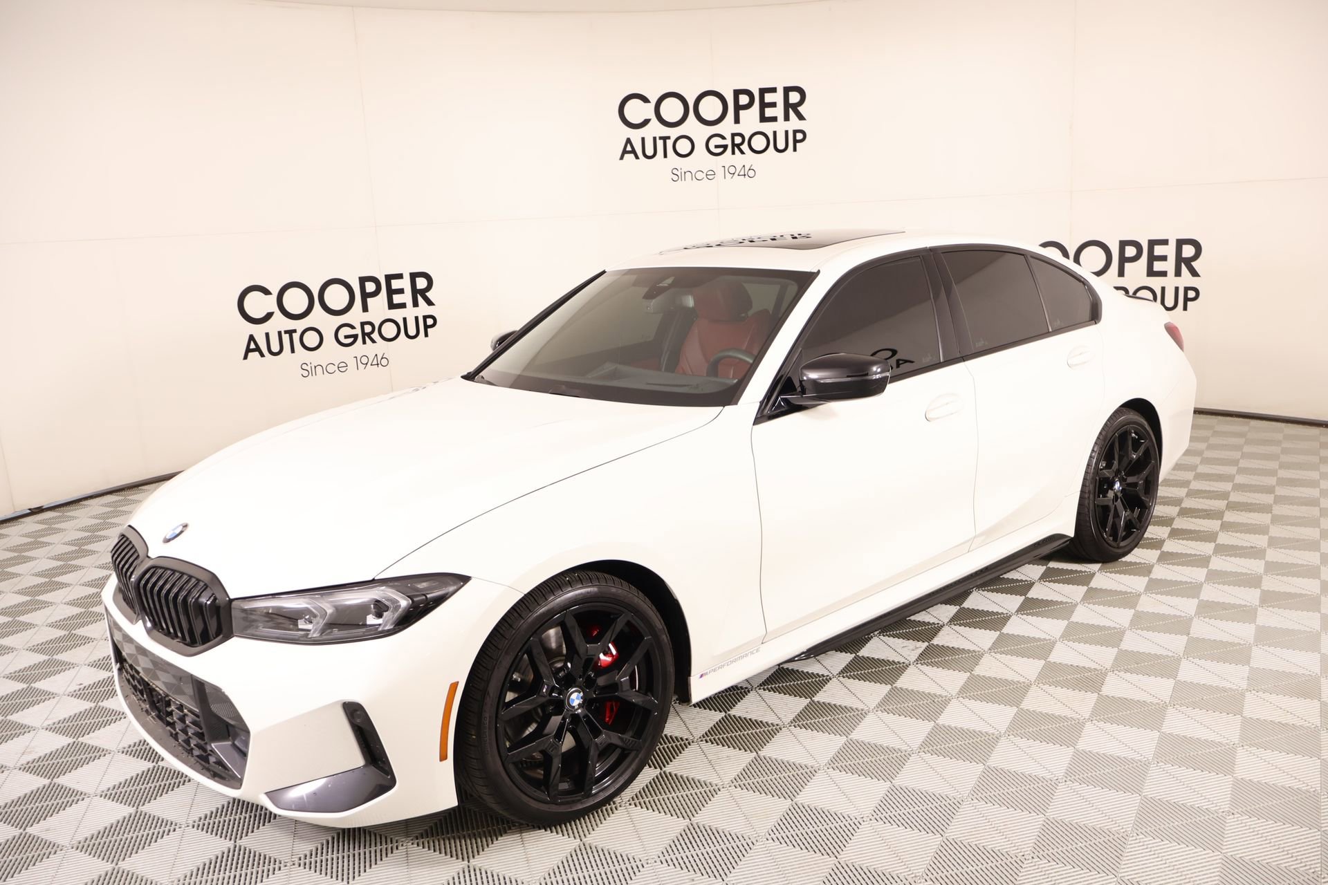 Used 2025 BMW 330i Sedan w/ M Sport Package image 11