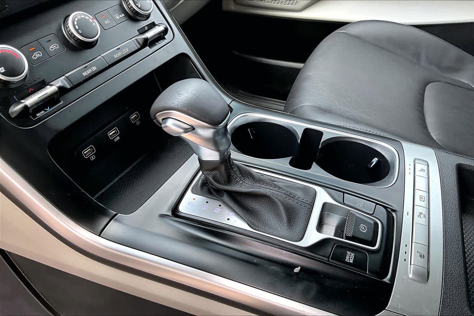 Used 2023 Kia Carnival LX FWD image 16