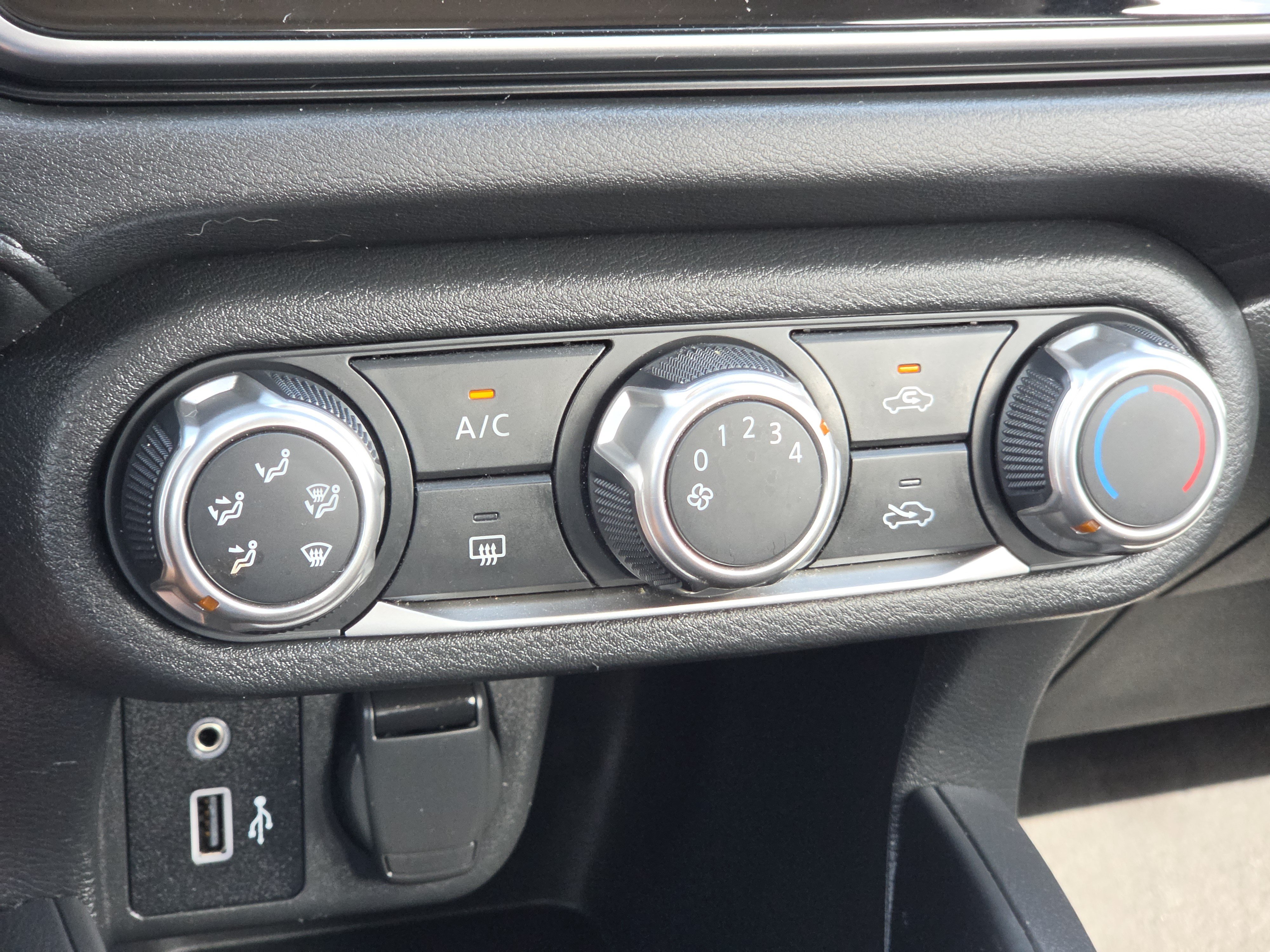 Used 2021 Nissan Versa S FWD image 18
